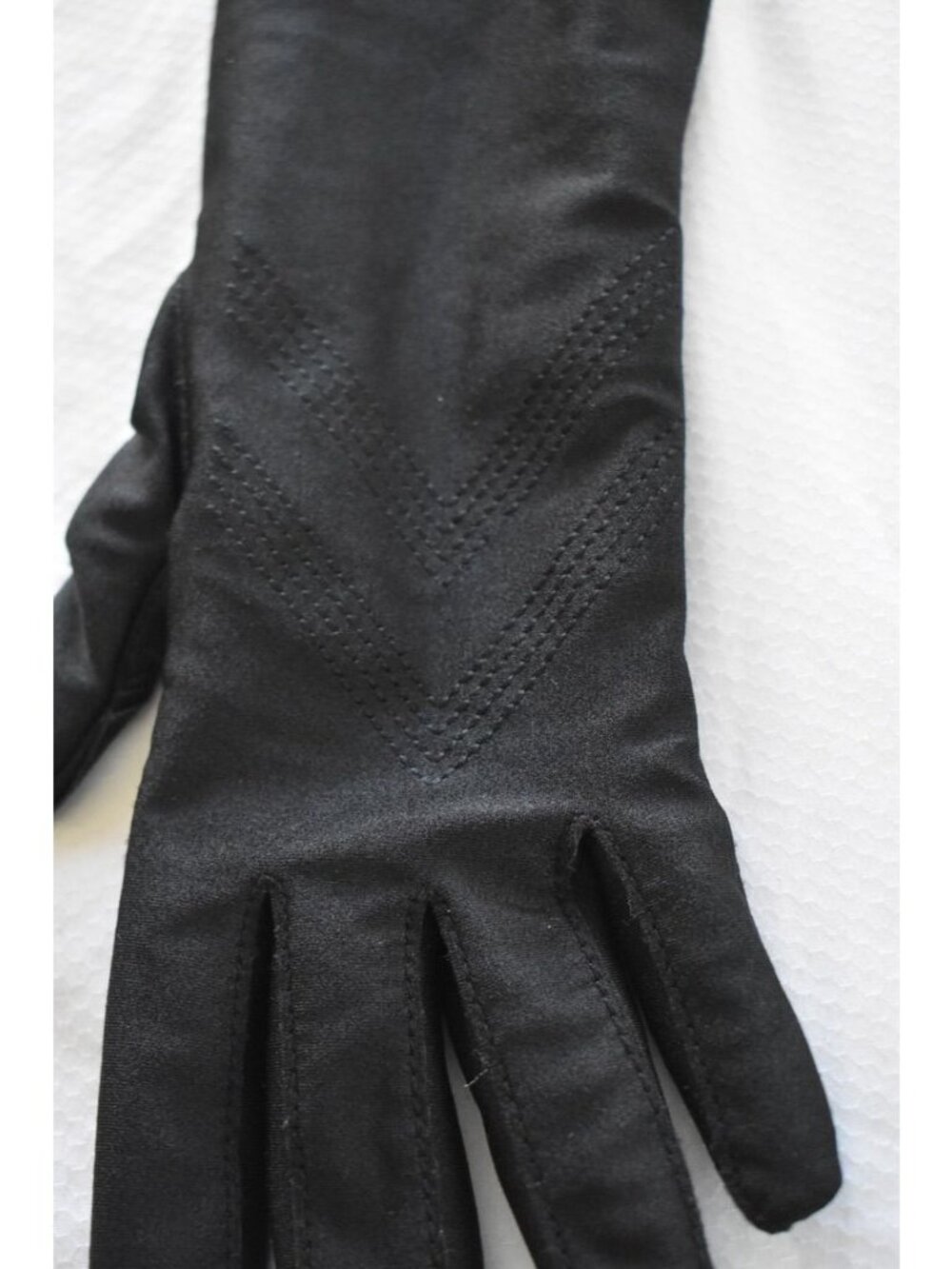 Vintage Women's Isotoner Black Spandex Gloves Size Small - Picture 2 of 8